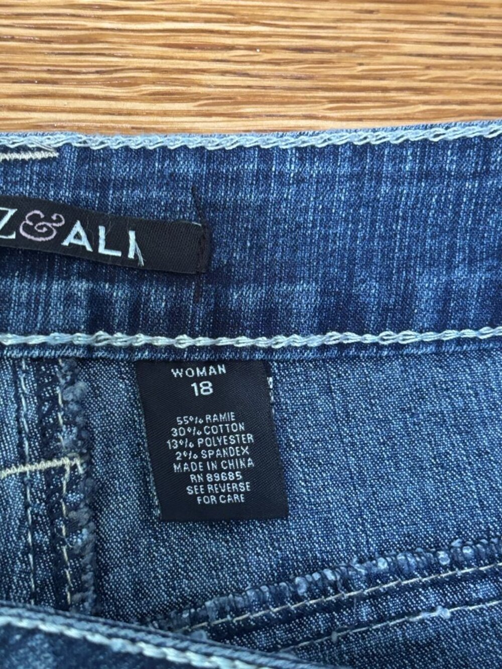 Roz & Ali Dressbarn Womens Capri Jeans Plus Sz 18W Blue Stretch Denim Pants NWT - Picture 8 of 9